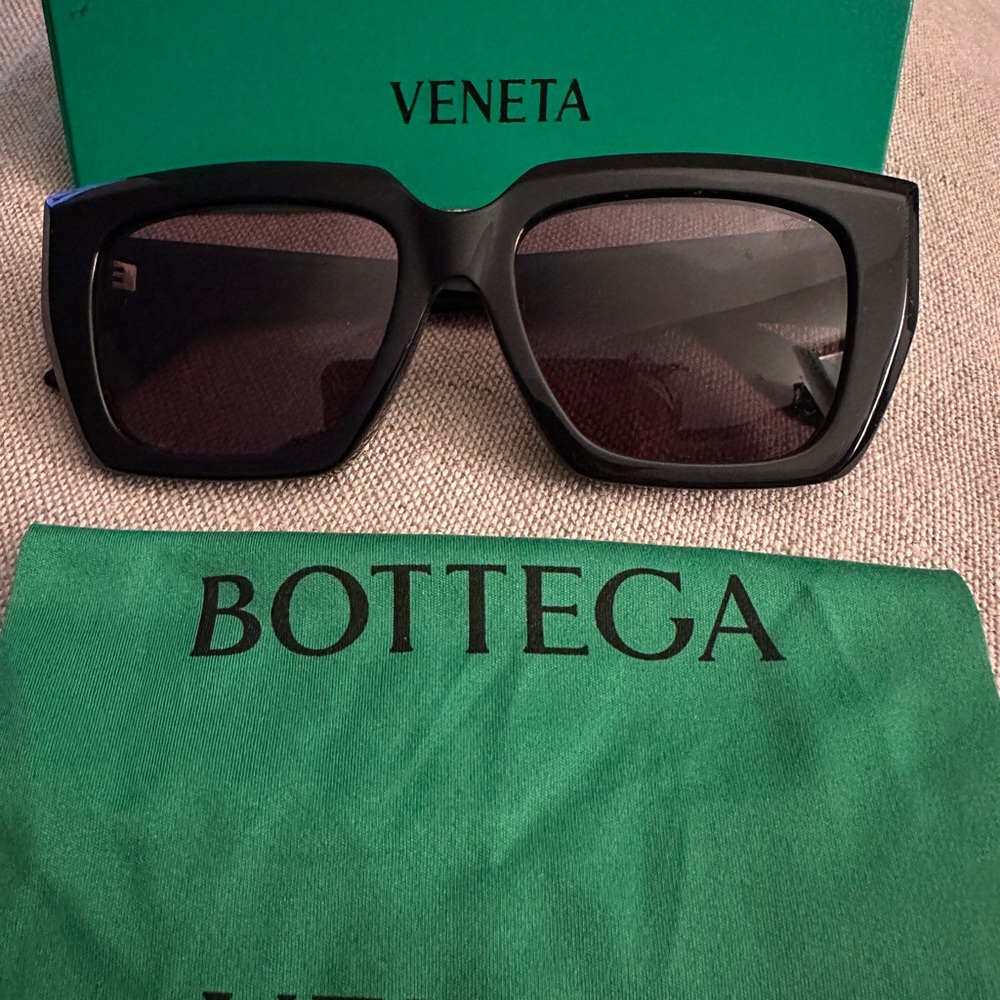 New Authentic Bottega Veneta 52MM Rectangular Sunglasses - Picture 5 of 5